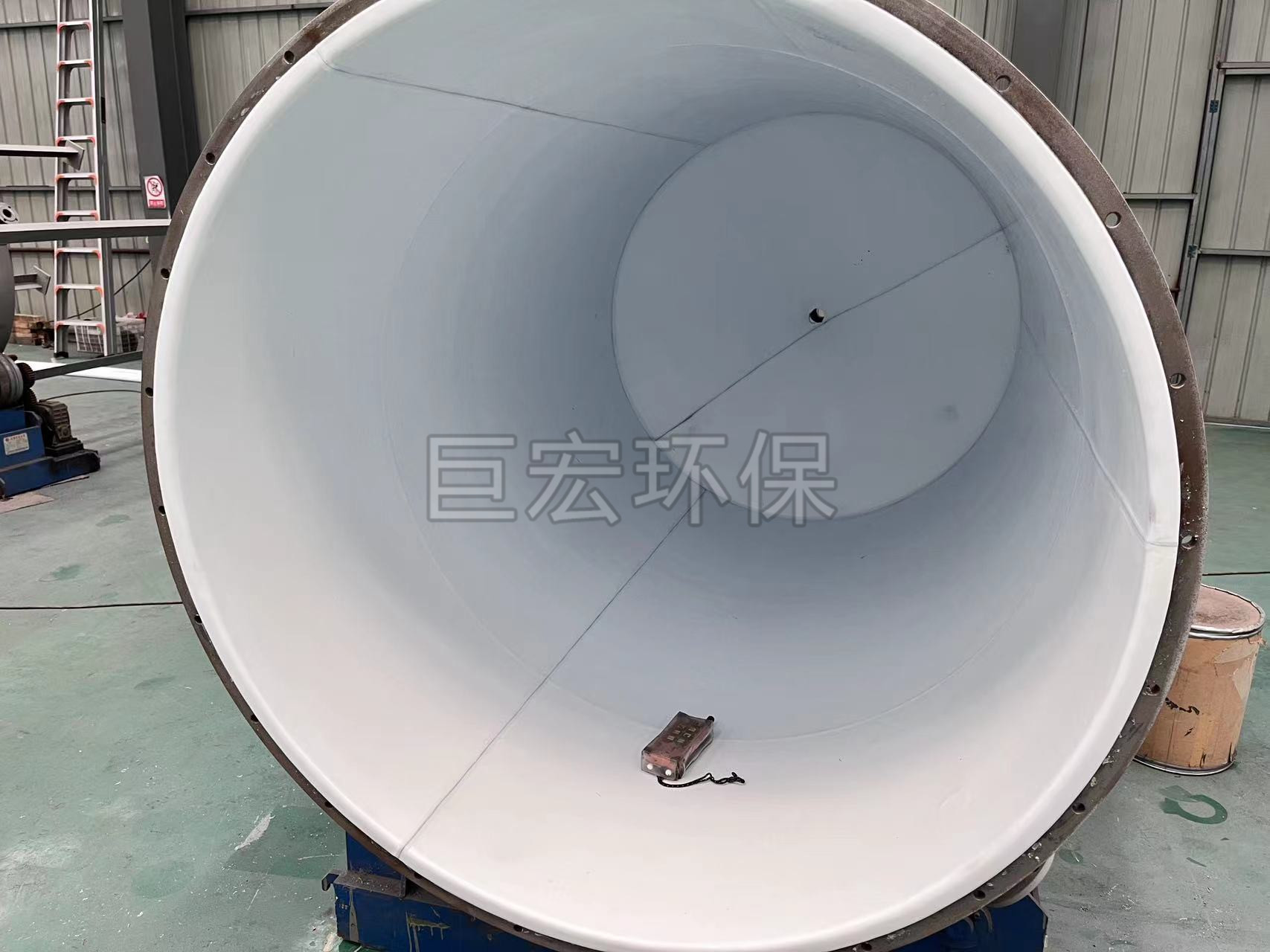 内衬聚四氟乙烯（PTFE）