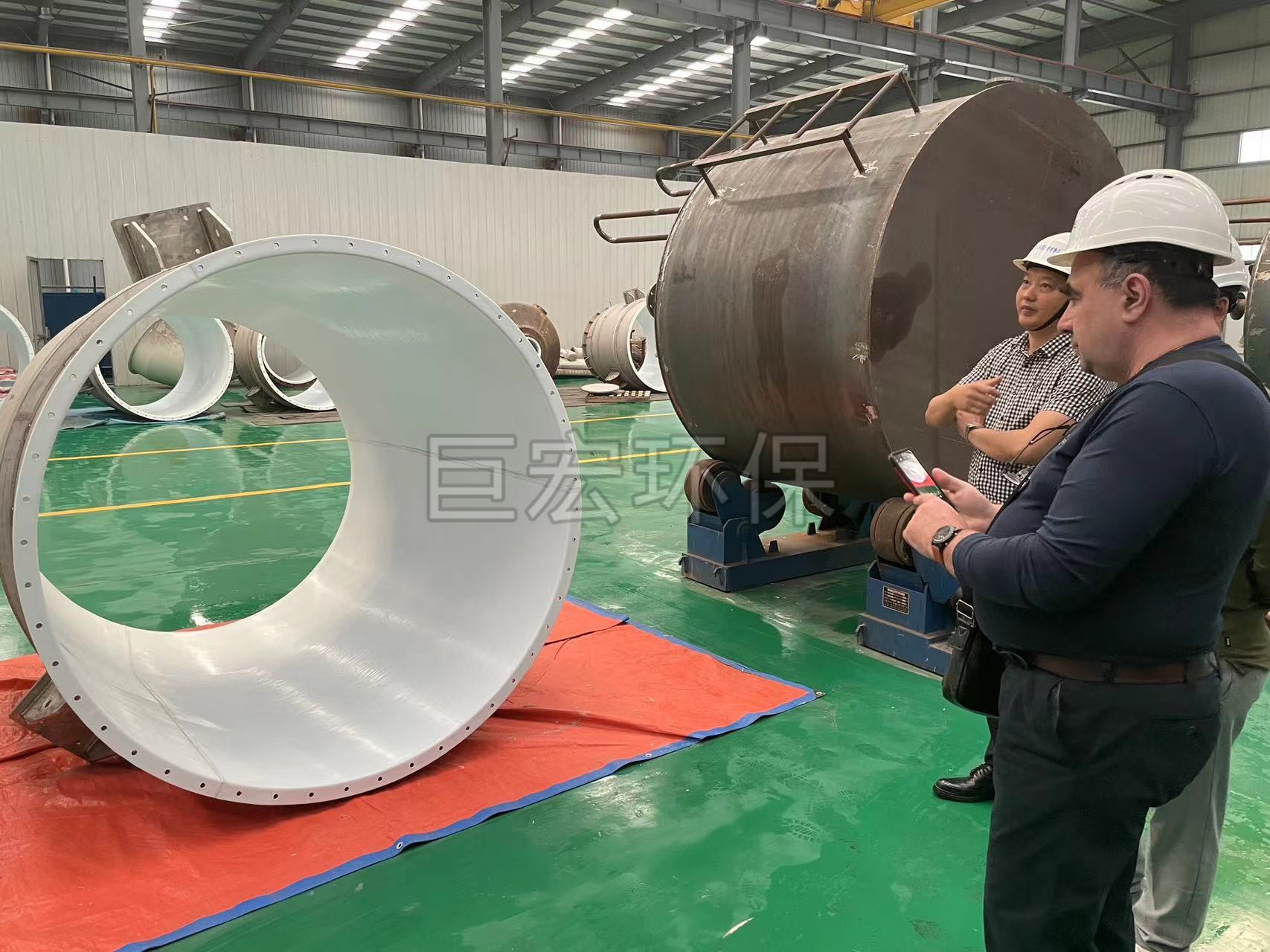 内衬聚四氟乙烯（PTFE）