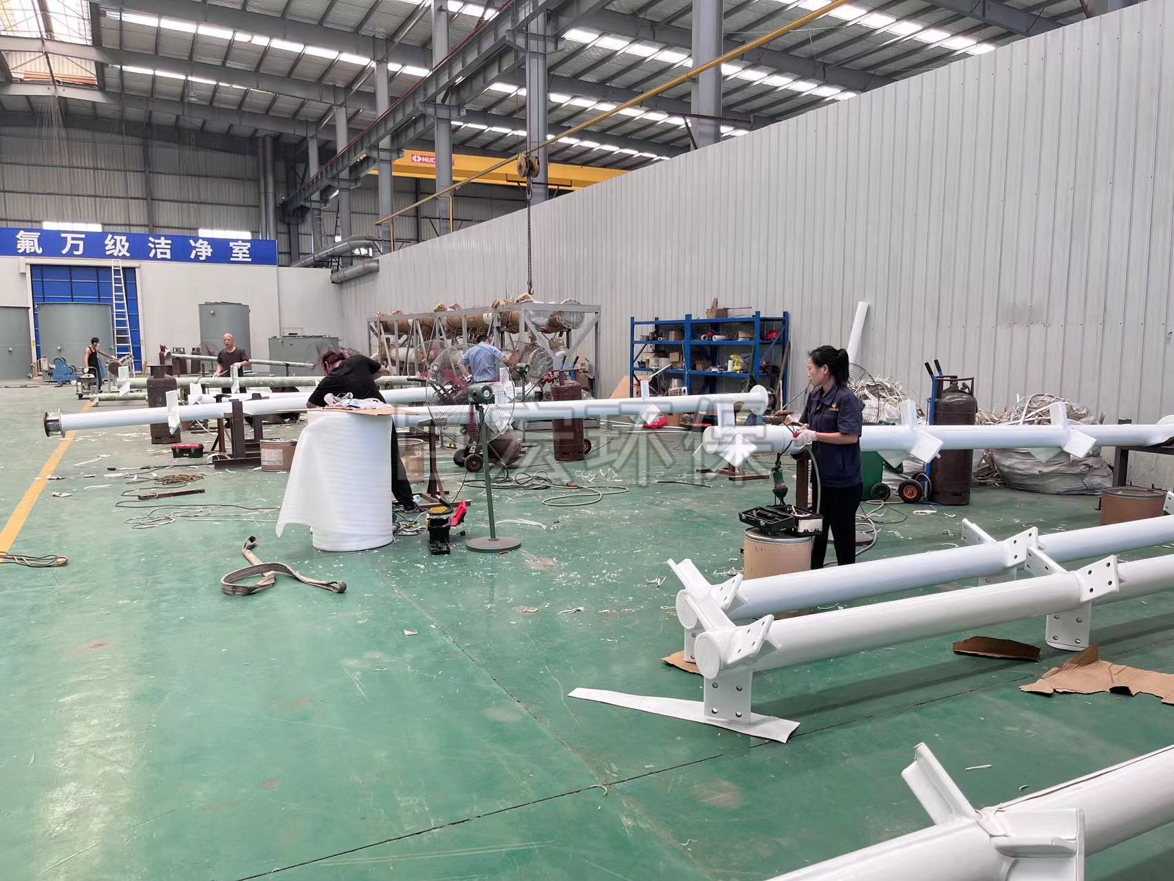内衬聚四氟乙烯（PTFE）
